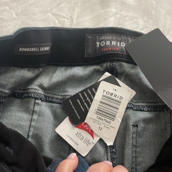 NWT Torrid Bombshell Skinny - Picture 6 of 9